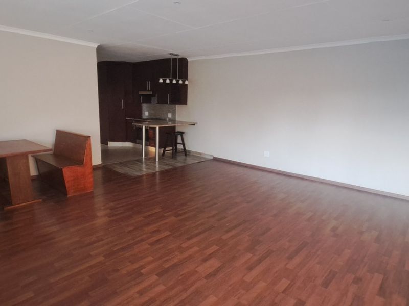Spacious 2-Bedroom Cottage to Rent in a Secure, Prime Location - Photo 2