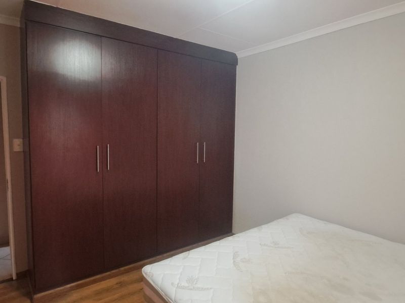 Spacious 2-Bedroom Cottage to Rent in a Secure, Prime Location - Photo 10