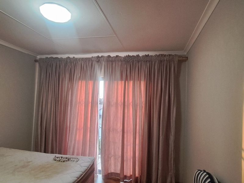 Spacious 2-Bedroom Cottage to Rent in a Secure, Prime Location - Photo 9