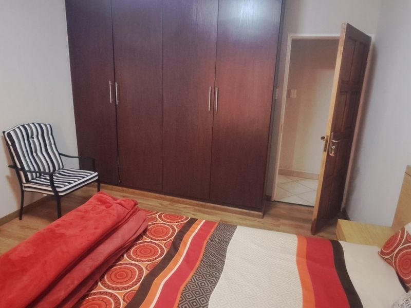 Spacious 2-Bedroom Cottage to Rent in a Secure, Prime Location - Photo 8