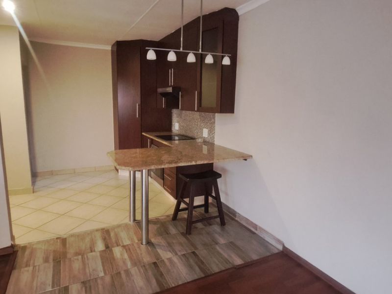 Spacious 2-Bedroom Cottage to Rent in a Secure, Prime Location - Photo 3