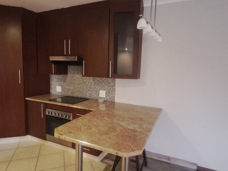 Spacious 2-Bedroom Cottage to Rent in a Secure, Prime Location - Photo 4