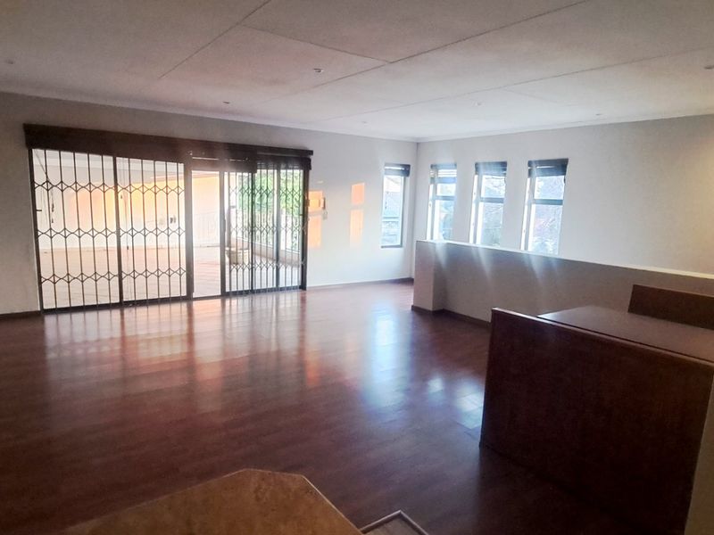 Spacious 2-Bedroom Cottage to Rent in a Secure, Prime Location - Photo 6