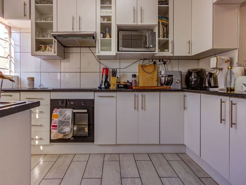 Charming Home With Comfort And Convenience - Photo 1