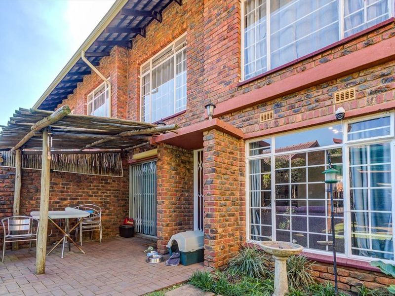 Charming Home With Comfort And Convenience - Photo 3