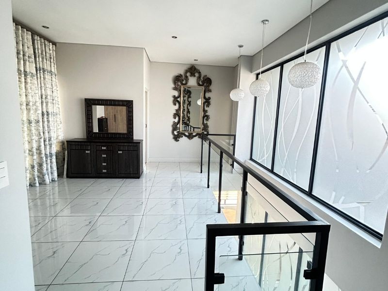 RESORT-STYLE 4 BEDROOM HOME WITH POOL AND BOMA - Photo 2