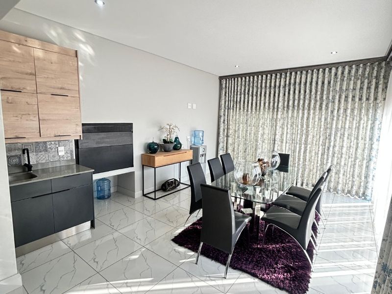 RESORT-STYLE 4 BEDROOM HOME WITH POOL AND BOMA - Photo 10