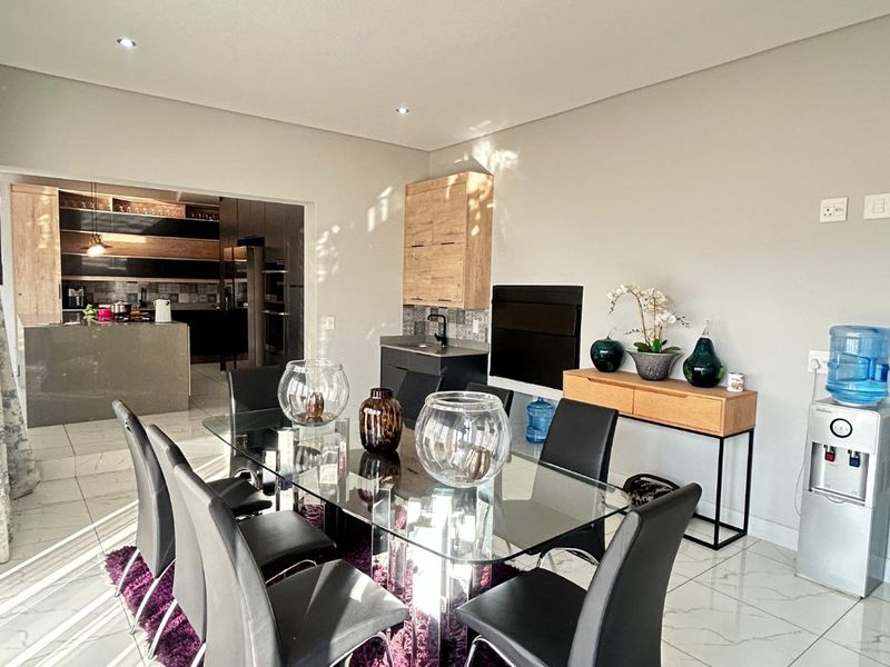 RESORT-STYLE 4 BEDROOM HOME WITH POOL AND BOMA - Photo 9
