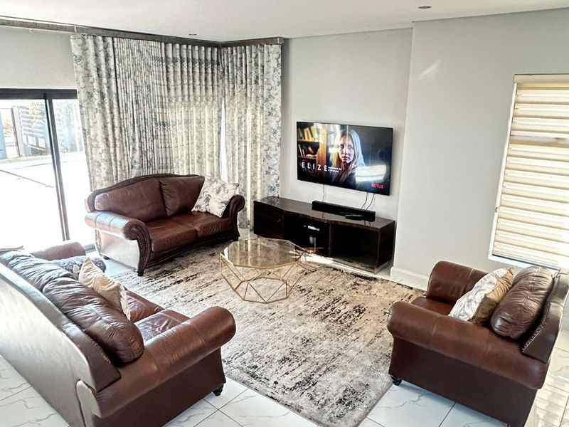 RESORT-STYLE 4 BEDROOM HOME WITH POOL AND BOMA - Photo 7