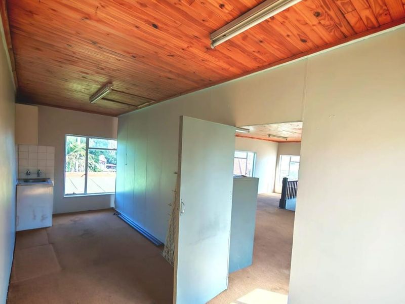 5 bedroom house with 2 outside flatlets in capital park - Photo 8