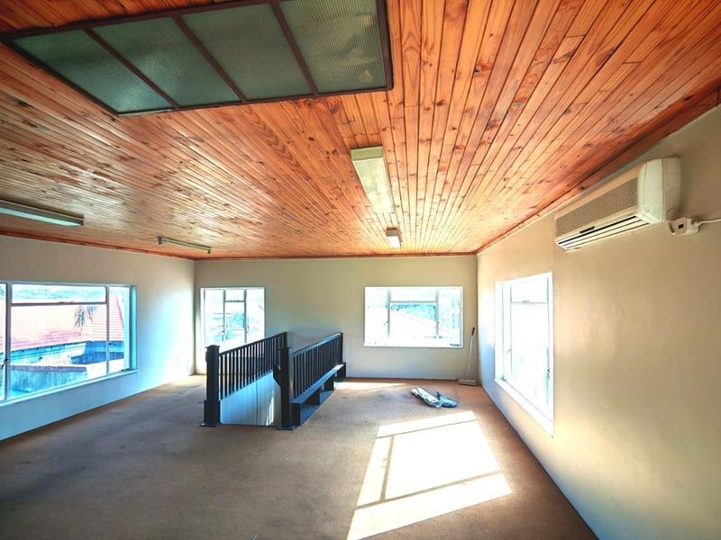 5 bedroom house with 2 outside flatlets in capital park - Photo 7