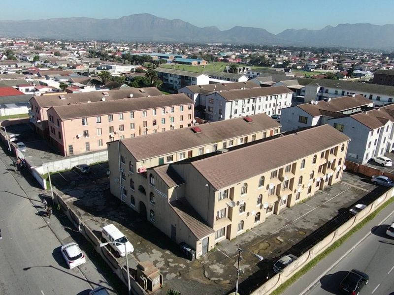 2 Bedroom Apartment for sale in Grassy park - Photo 9