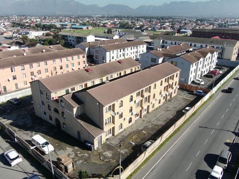 2 Bedroom Apartment for sale in Grassy park - Photo 7