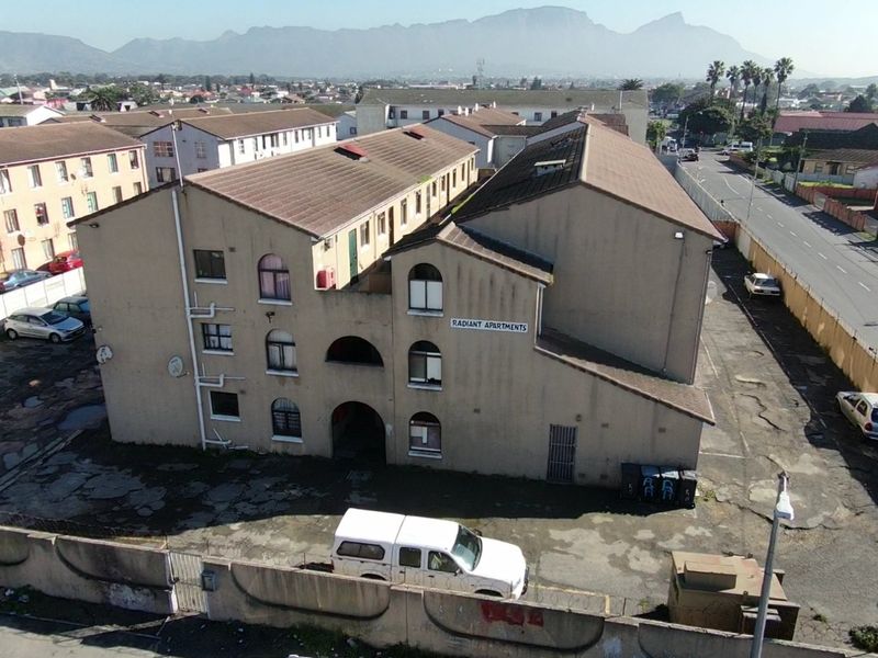 2 Bedroom Apartment for sale in Grassy park - Photo 6