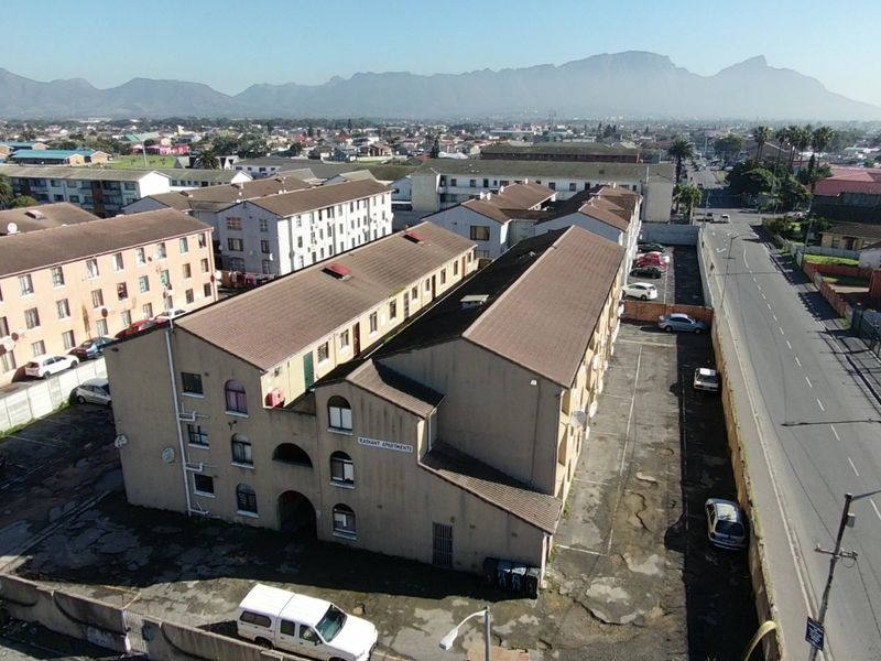 2 Bedroom Apartment for sale in Grassy park - Photo 2