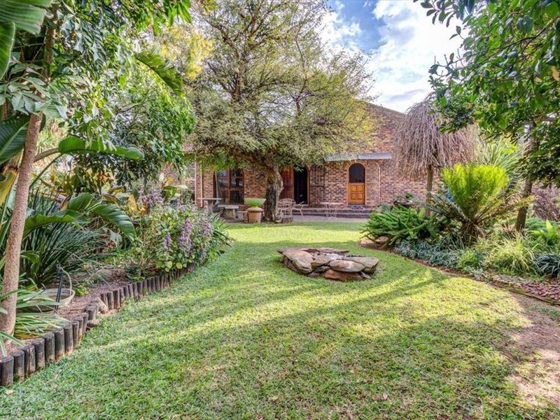 Spacious Four-Bedroom Family Retreat - Photo 3