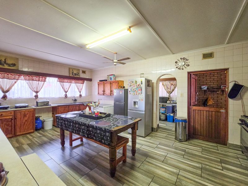 Two Dwellings On One Property With Sea Views - Photo 10