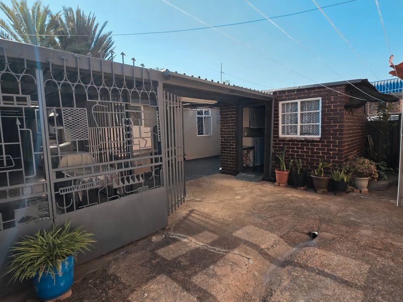 BARGAIN PROPERTY WITH INVESTMENT VALUE - Photo 2