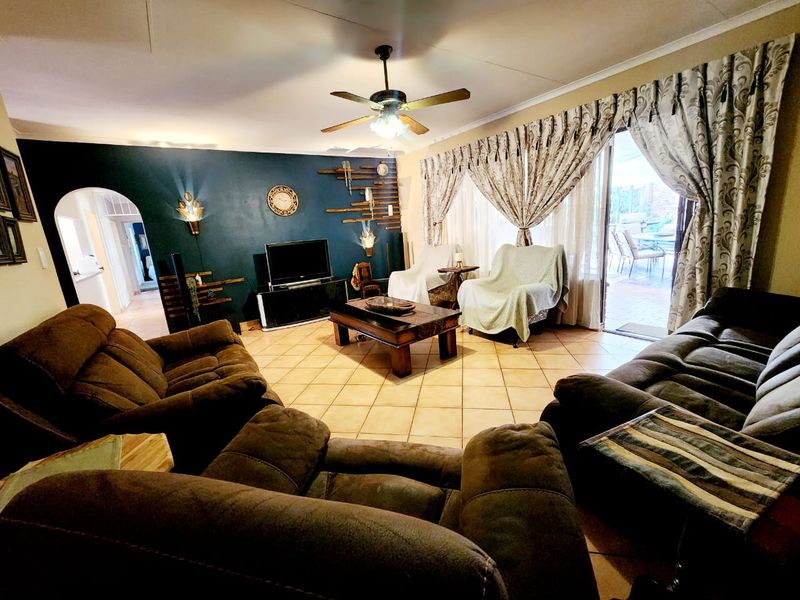 Spacious Rooihuiskraal home with pool and braai - Photo 8