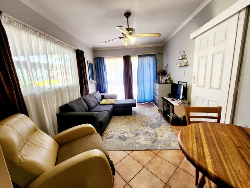 Spacious Rooihuiskraal home with pool and braai - Photo 6