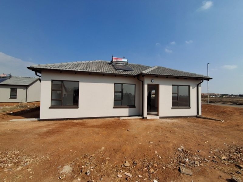 Brand-new full title home, Secure estate living at Willow Estate - Photo 2