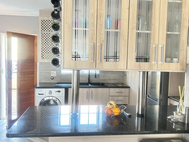 Modern Duplex Living - Photo 5