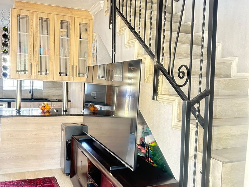 Modern Duplex Living - Photo 6