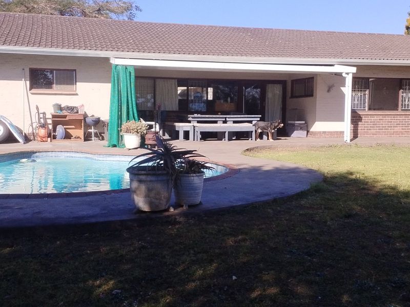 Spacious family house in Merrivale - Photo 2