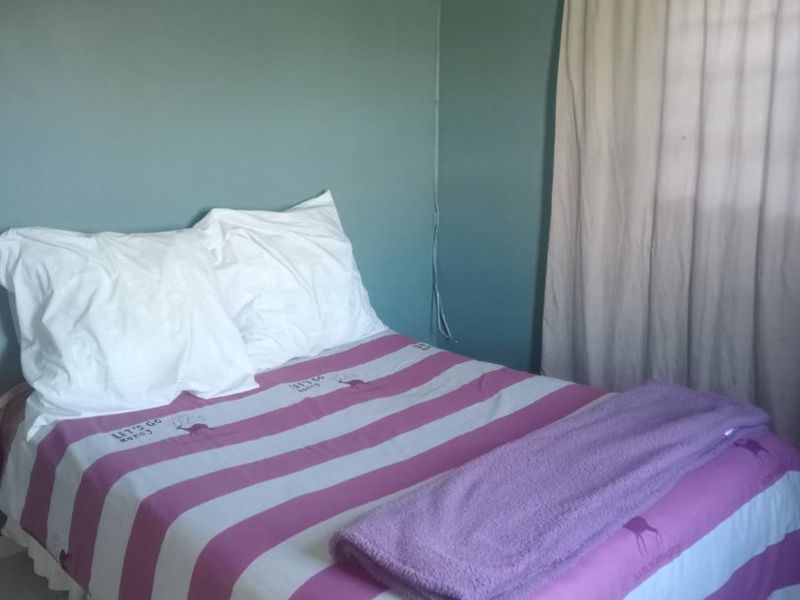 CHARMING THREE BEDROOM HOUSE SITUATED ON A 306 SQUARE METRE PLOT - Photo 8