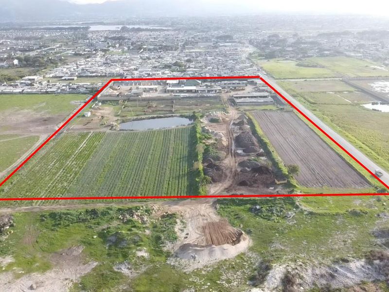 Prime 44,356 m2 Farm with Established Business Premises - Photo 4