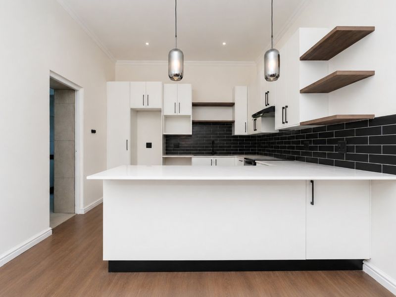 Refined and newlay renovated 2-Bedroom Home with North-West facing garden  - Photo 3