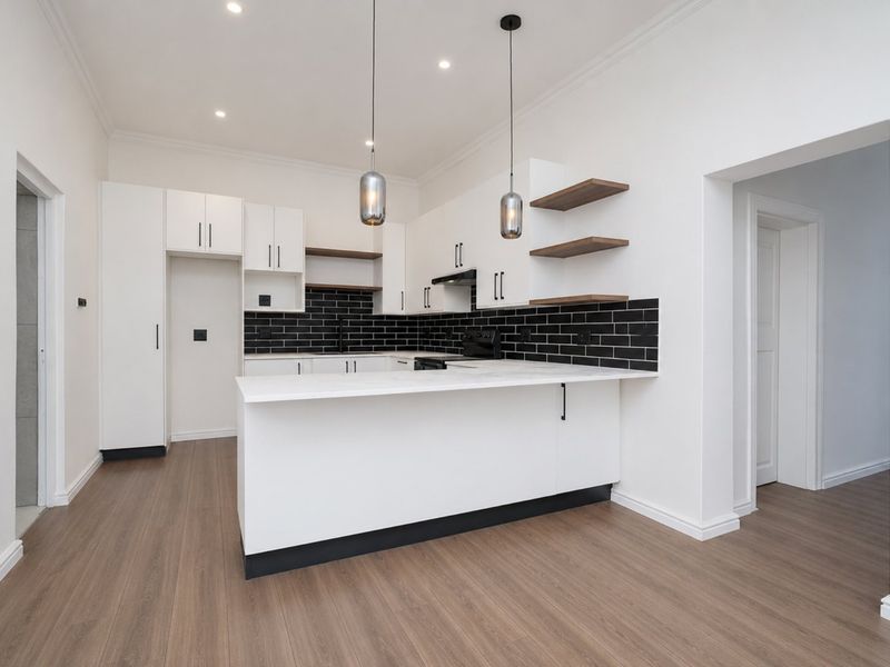 Refined and newlay renovated 2-Bedroom Home with North-West facing garden  - Photo 1