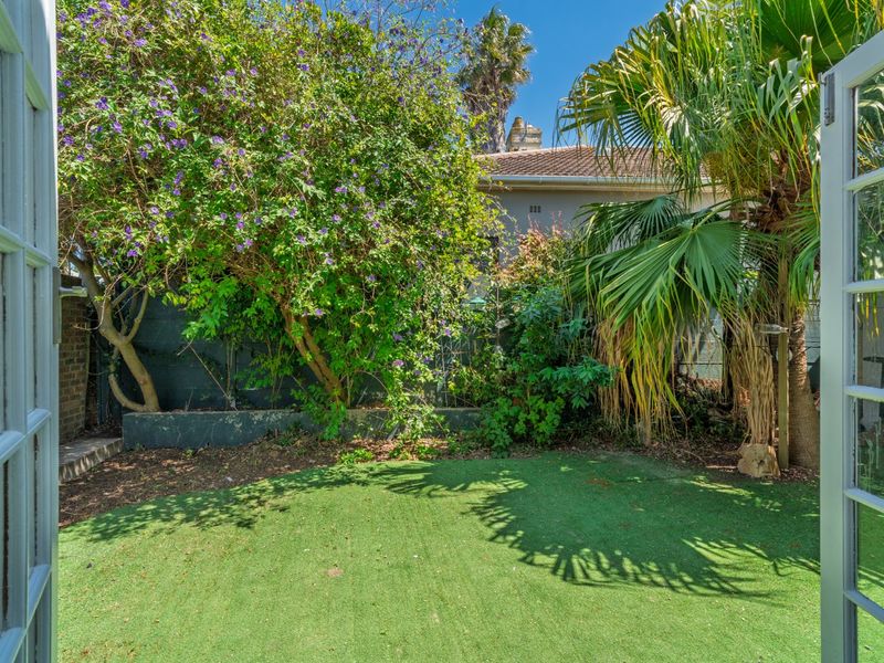 Refined and newlay renovated 2-Bedroom Home with North-West facing garden  - Photo 10
