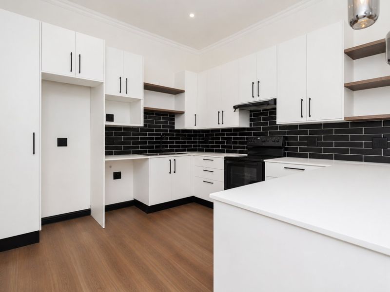 Refined and newlay renovated 2-Bedroom Home with North-West facing garden  - Photo 4