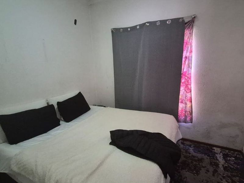 Charming Two-Bedroom Home with Modern Convenience - Photo 3