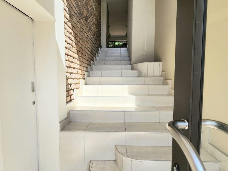 Spacious Family Home with Two Flatlets – Perfect for Extended Family, Dual Living or Work-from-Home - Photo 8