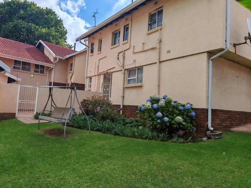6 Bedroom house for sale in De Wetshof - Photo 3