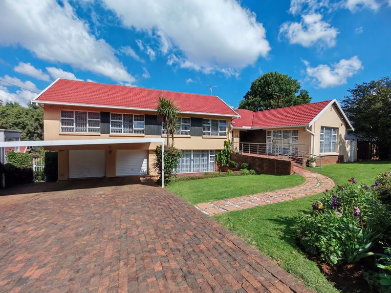 6 Bedroom house for sale in De Wetshof - Photo 1