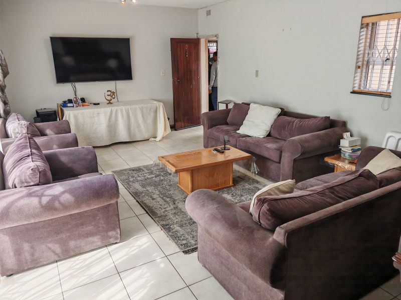 6 Bedroom house for sale in De Wetshof - Photo 10