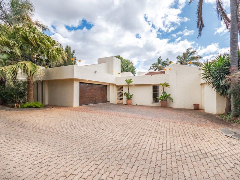 Spacious 3 Bedroom cluster family home in Secure Bedfordview Enclose.  - Photo 6