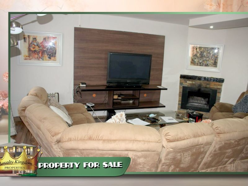 Chic Family Haven in South Hills with Practical Flow - Photo 7