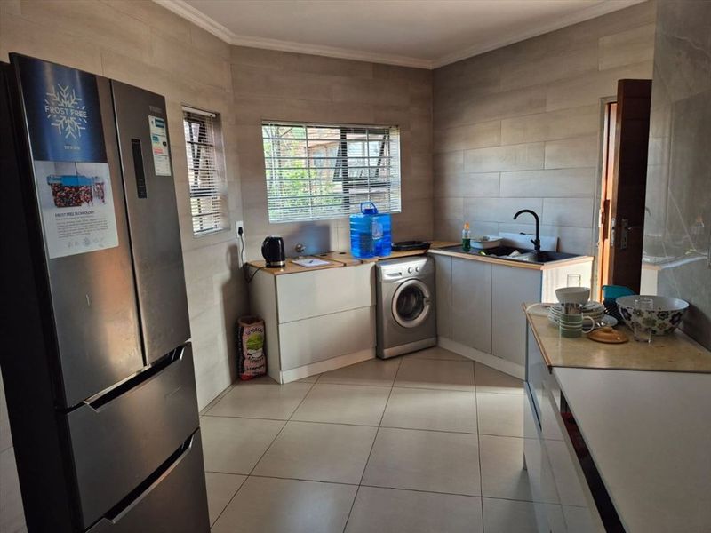 Charming Family Home with Comfortable Living - Photo 1