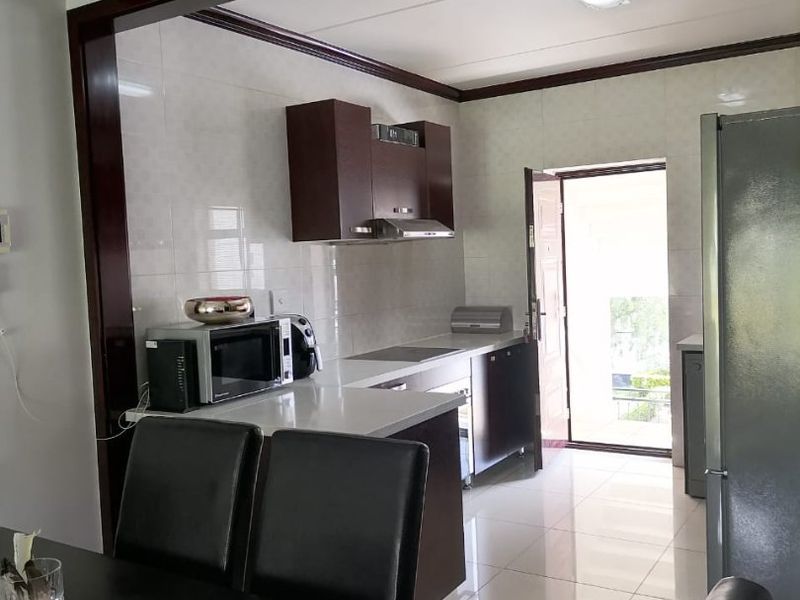 Modern 2-Bedroom Apartment for Sale  - Photo 6