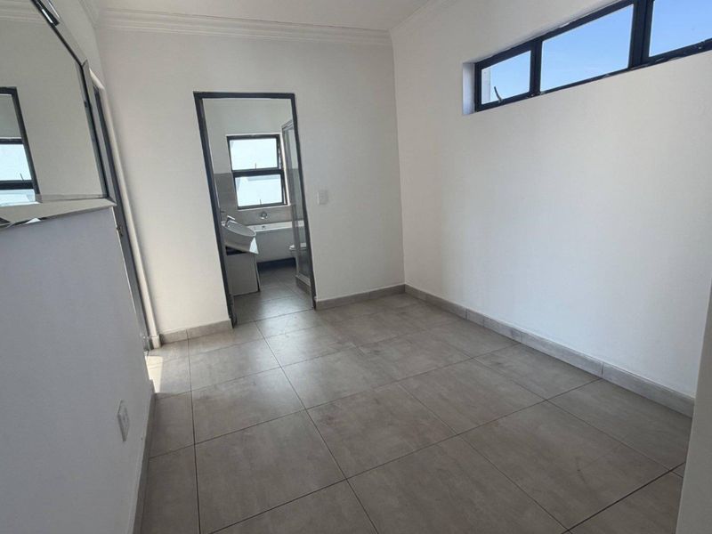 3 Bedroom House for Sale in Rua Vista - Photo 3