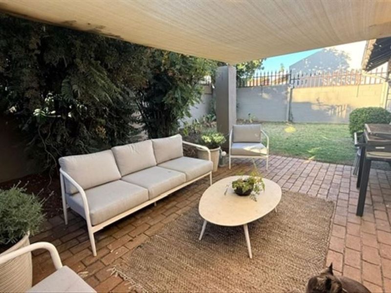 Comfortable Family Living With Extra Space - Photo 3