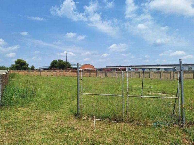 Prime Stand In A Secure Estate... - Photo 5