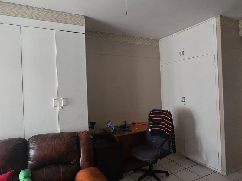 1 Bedroom apartment for sale in Muckleneuk Sunnyside  - Photo 2