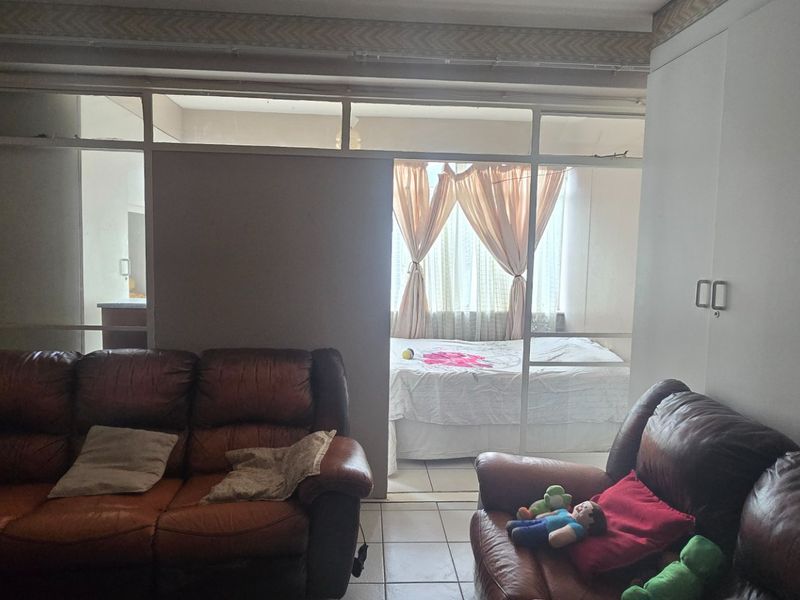 1 Bedroom apartment for sale in Muckleneuk Sunnyside  - Photo 6
