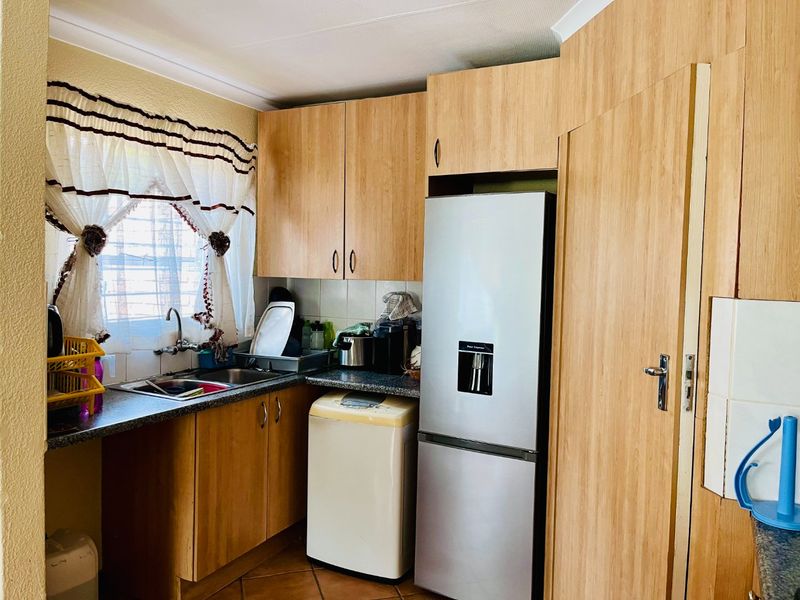 Private, Low-Maintenance Living... - Photo 2