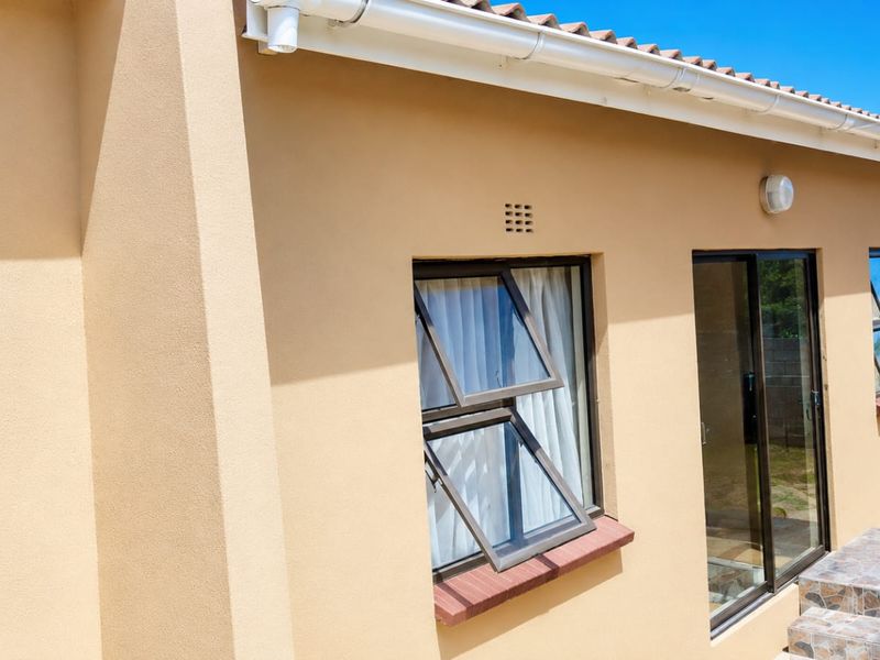 4 Bedroom House for Sale in Mdantsane  - Photo 10
